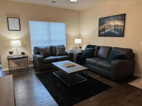 Magnolia Serenity: 2BD/1BA w/ Gym, Pool, BBQ Grill